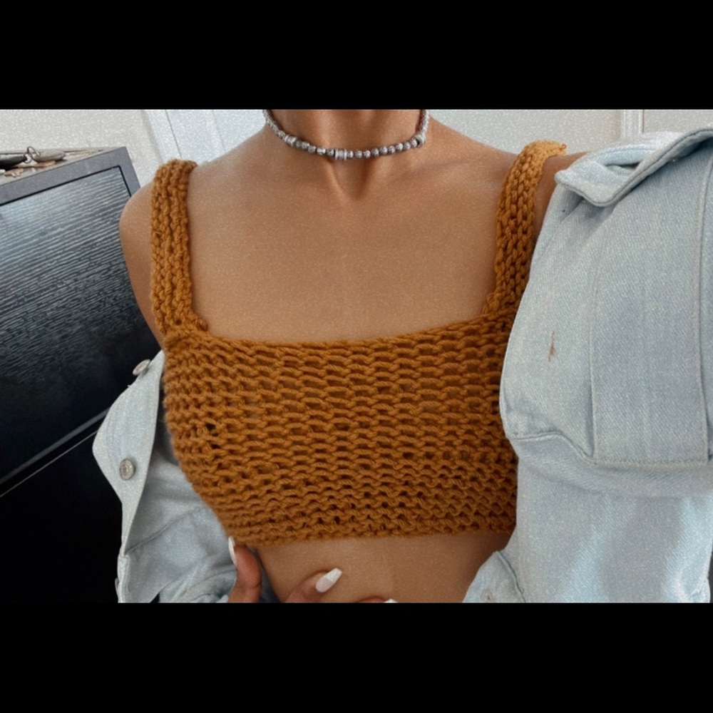 Knitted crop top. Hand made. New. Size:small